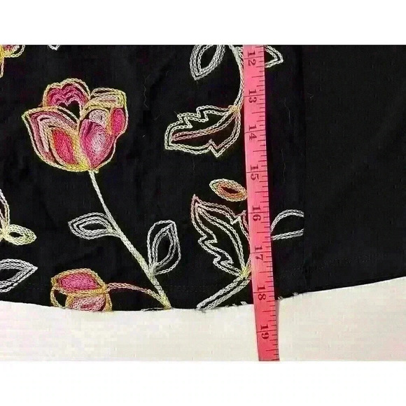 Bleeker & McDougal Womens Petite LG Black Floral Embroidered Stretch Mini Skirt - Picture 3 of 8
